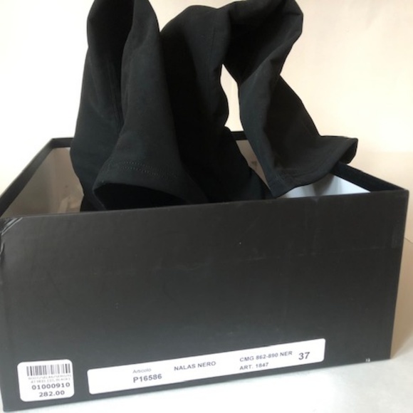 Soft, stretch, knee-high black PANARA boot. - Picture 5 of 8